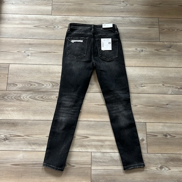 NWT - Vervet - Amber Mid-Rise Skinny Jeans - Picture 3 of 4